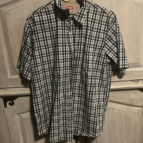 Too small for husband. Size M. - Picture 1 of 3